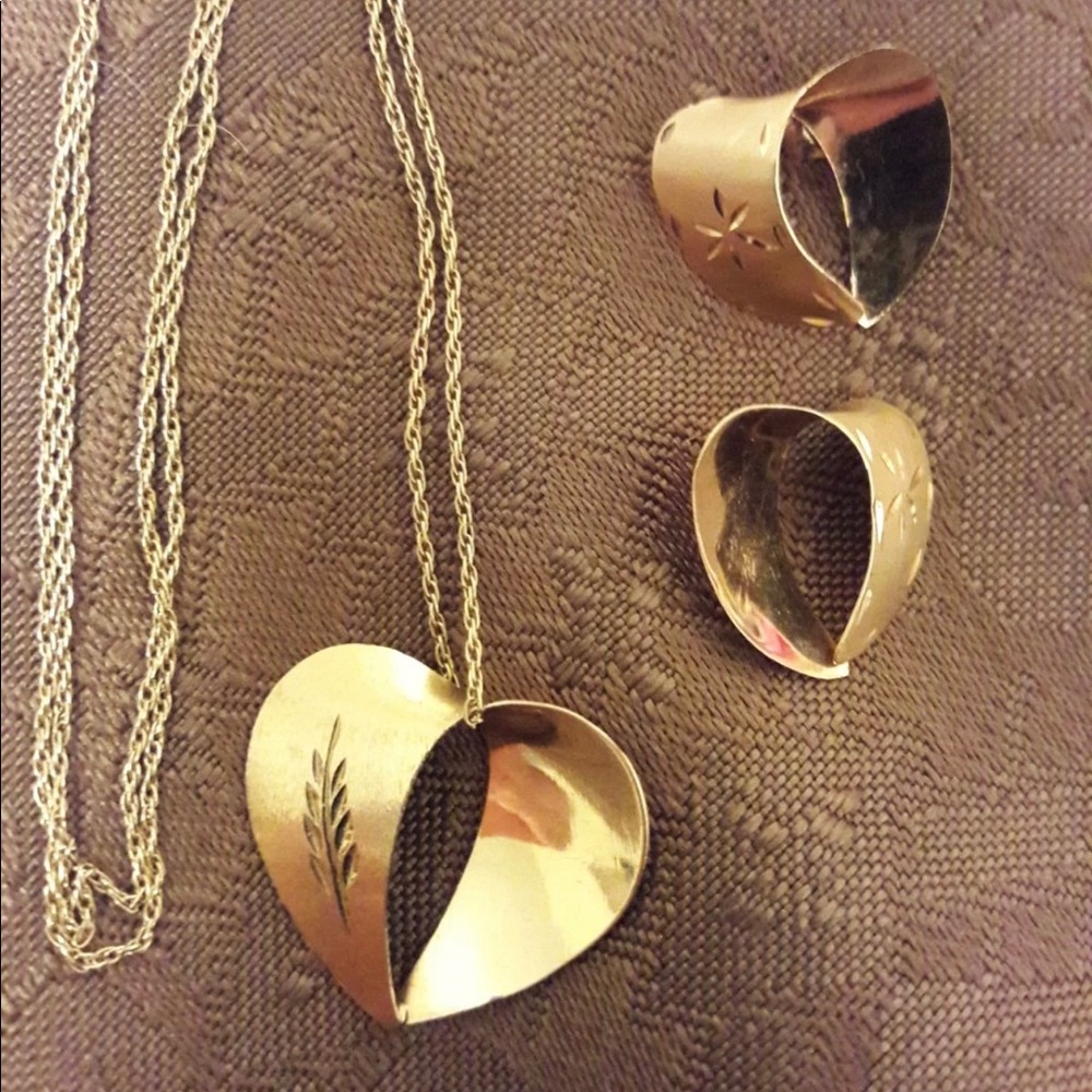 14K Gold Heart Pendant & Earrings Set - Picture 7 of 7